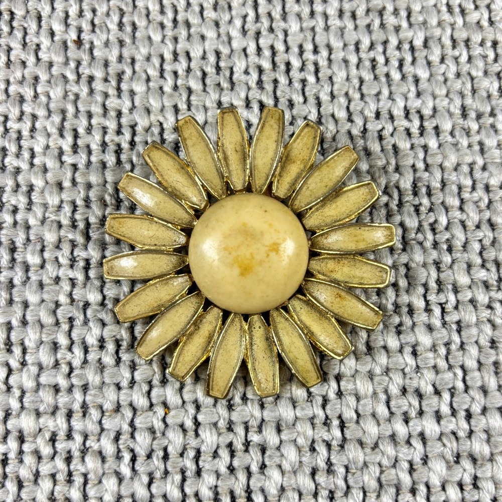 Weiss 1950s‎ Retro Cream Sunflower Brooch Antiqued Gold Tone Enamel Pin